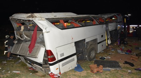 Suriyelileri taşıyan otobüs devrildi