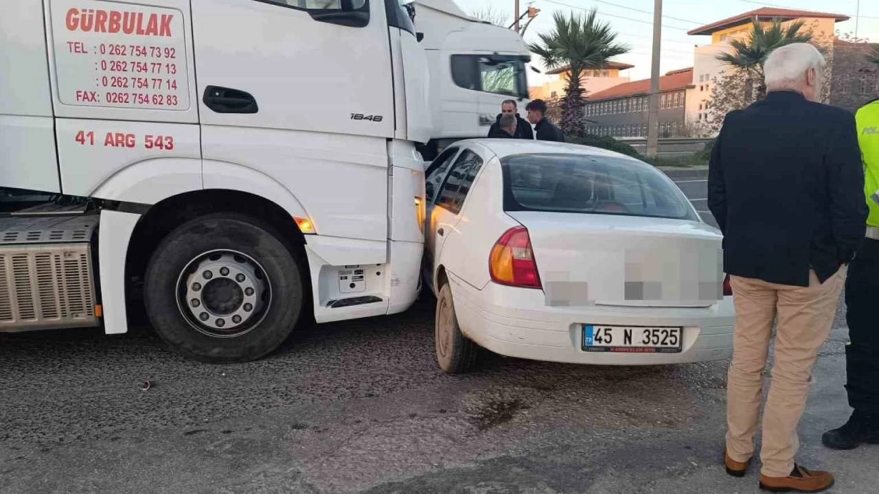 Tırın önünde 50 metre sürüklenen araçtan burnu bile kanamadan çıktı