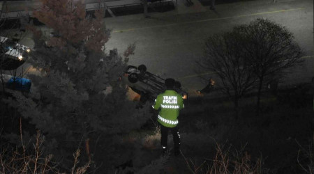 Tosya'da otomobil 150 metre yükseklikten pazar yerine düştü: 2 yaralı