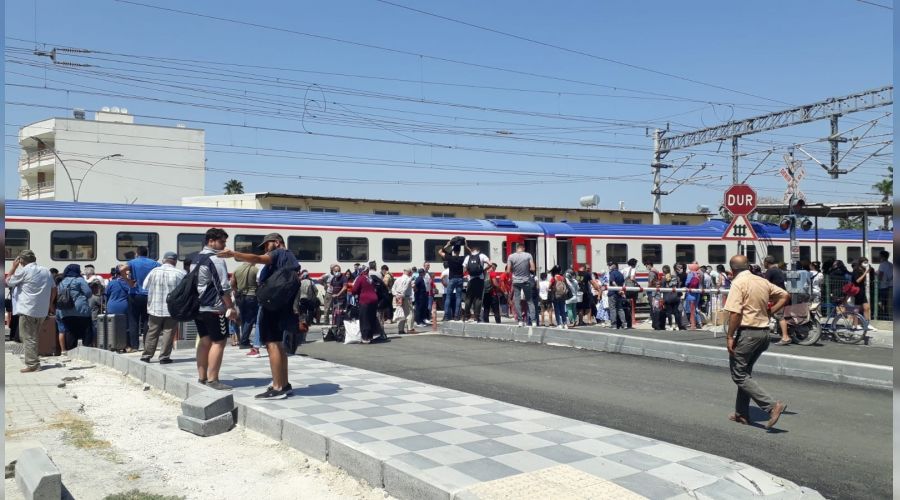 Tren ters makasa girdi, yolcular tahliye edildi