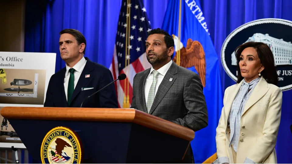 Trump'�n kat�ld��� yemekteki silahl� sald�r�n�n ��phelisi, "ABD Ba�kan�'na suikast giri�imi" su�lamas�yla yarg�lanacak