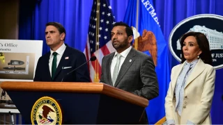 Trump'�n kat�ld��� yemekteki silahl� sald�r�n�n ��phelisi, "ABD Ba�kan�'na suikast giri�imi" su�lamas�yla yarg�lanacak