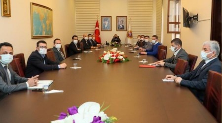 Vali 'aşı propagandasına' karşı uyardı