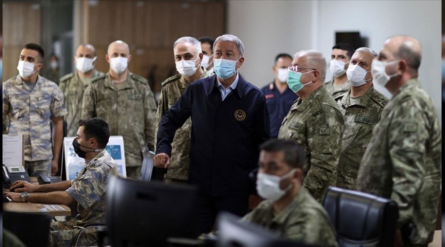 Yunanistan'n igal ettii adalar Bakan Akar'a soruldu