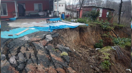 21 kırsal mahallenin kullandığı yol çöktü