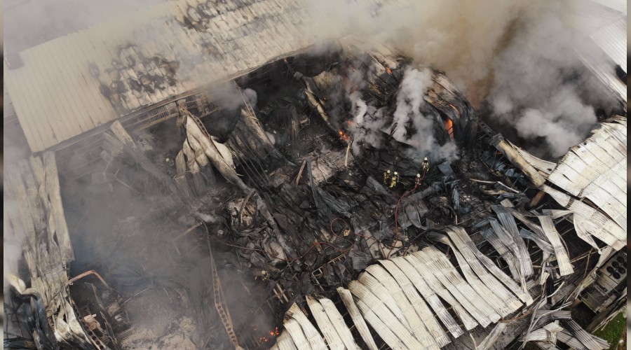 3 katl� fabrika k�l oldu