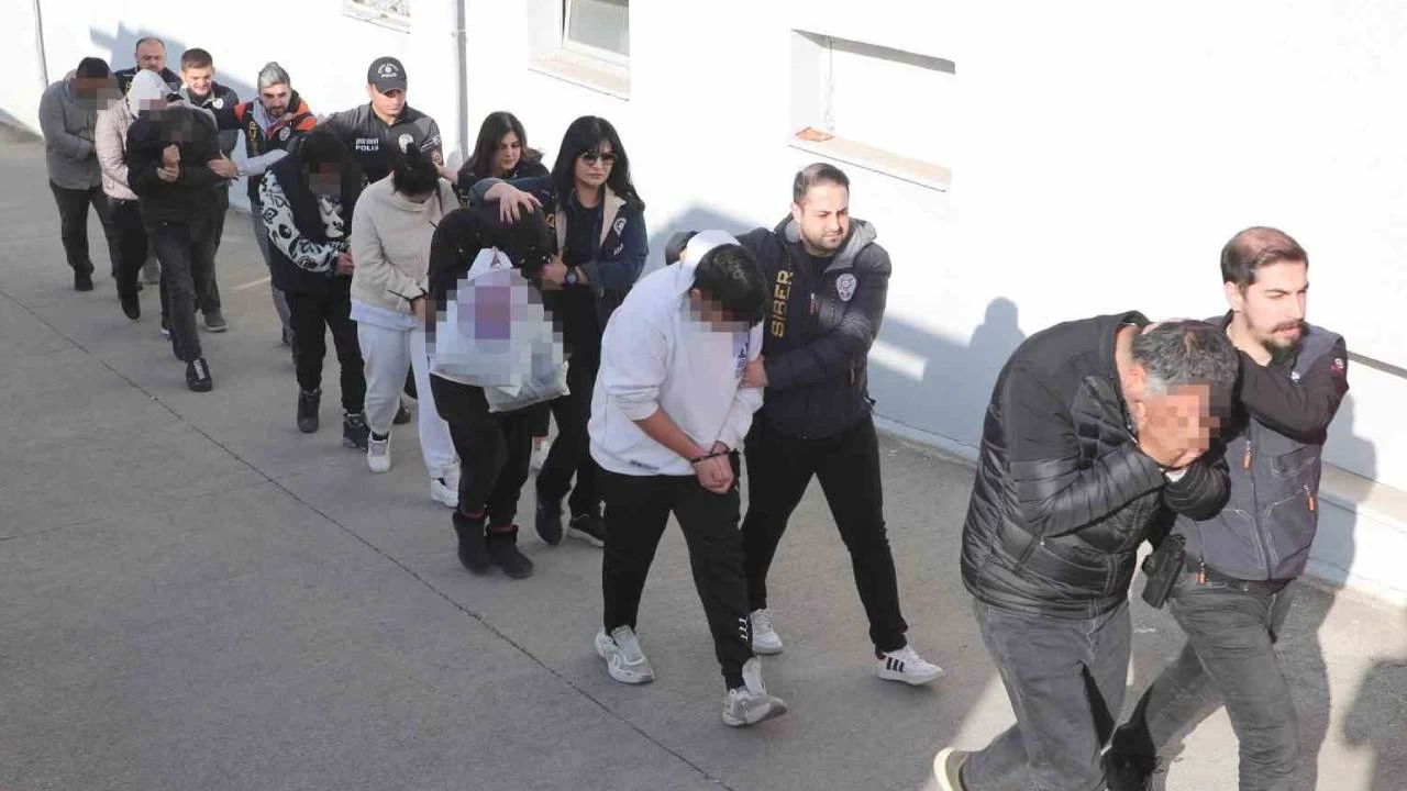 30 milyar TL doland�ran �ebekeden 74 ki�i tutukland�
