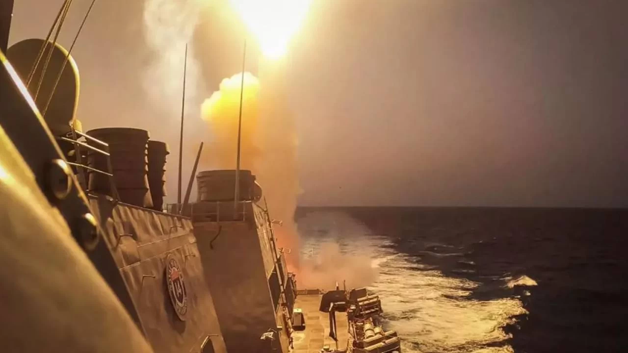 ABD, K�z�ldeniz'de Husilere ait gemisavar f�zesini vurdu�unu duyurdu