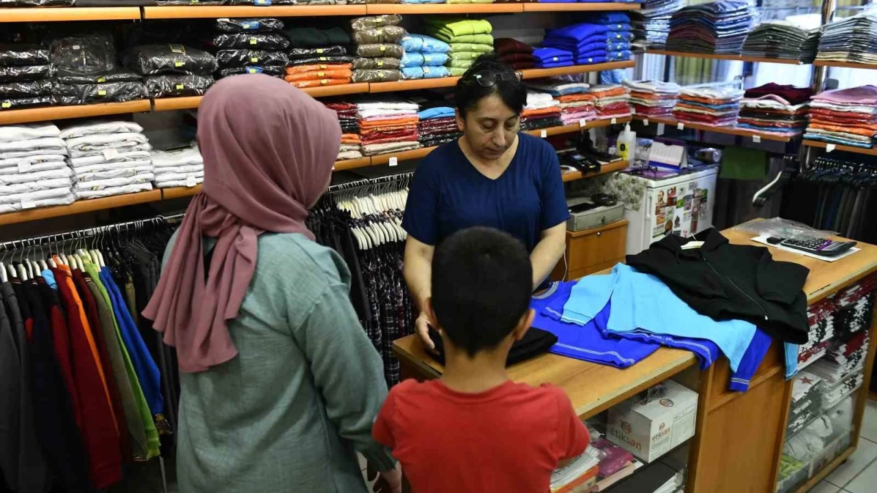 Ankara B�y�k�ehir'in okul k�yafeti deste�i 13 bin 765 aileye ula�t�