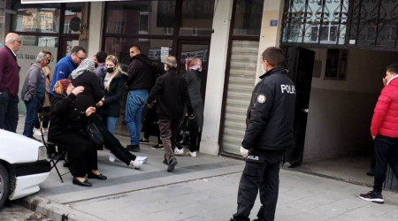 Annesini öldürüp babasını yaralayan şahıs hayatını kaybetti