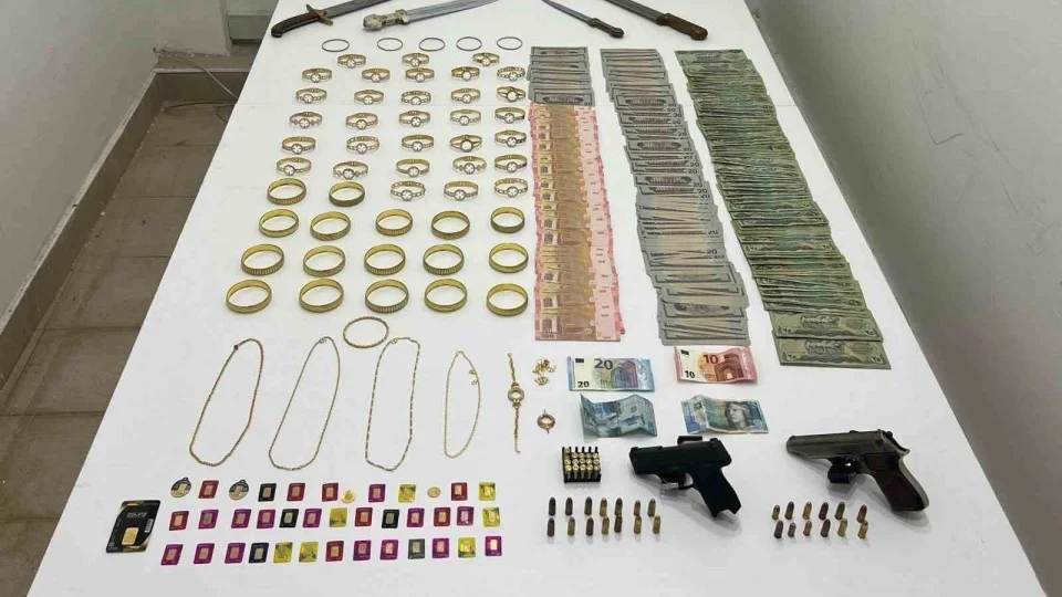 Antalya'da sahte alt�n operasyonu