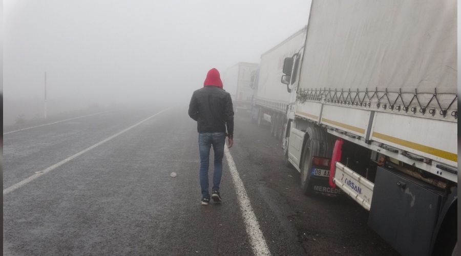 Ardahan'da yo�un sis ula��m� olumsuz etkiliyor