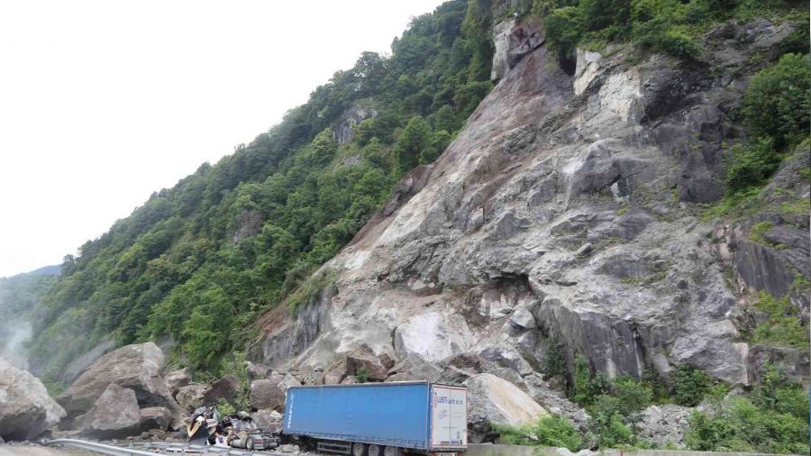 Artvin'deki heyelan sonrası dağcılar incelemede bulundu