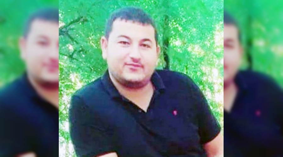 At adam �ld�rd�