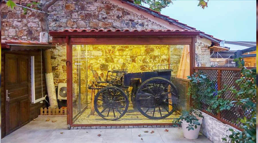 Atat�rk'�n kulland��� fayton sergileniyor