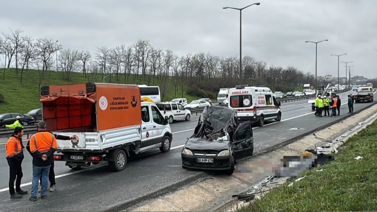 Avc�lar'da zincirleme trafik kazas�: 2 �l�
