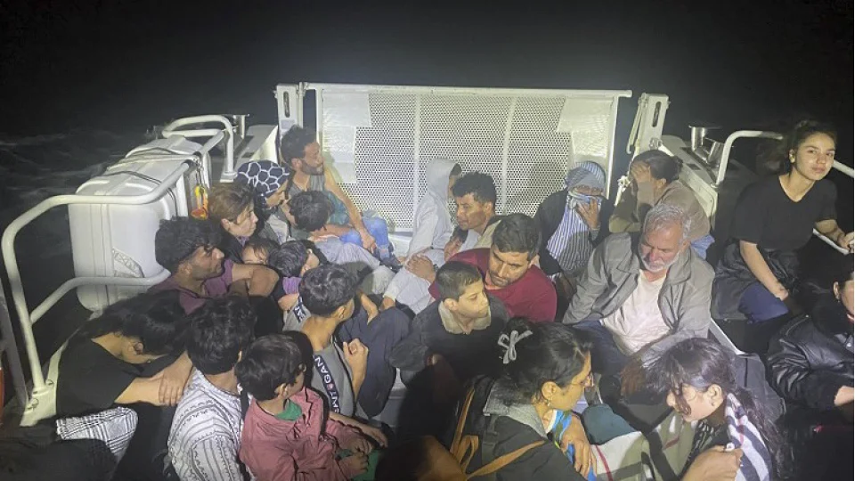 Ayvacık'ta 37 kaçak göçmen ve 2 organizatör daha yakalandı