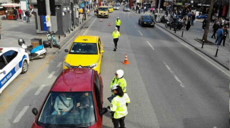 Bağdat Caddesi'nin trafiği onlara emanet