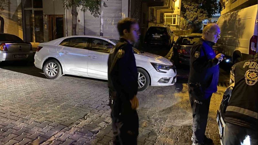 Bahçelievler'deki kovalamacada iki polis yaralandı