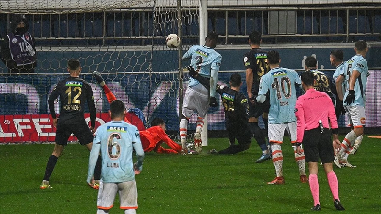 Baakehir Alanyaspor'u konuk edecek 