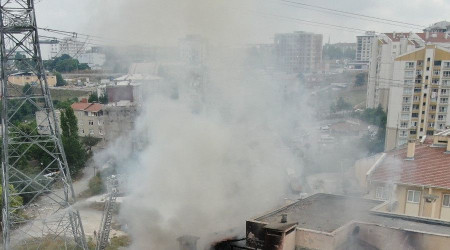 Başakşehir'de korkutan yangın havadan görüntülendi