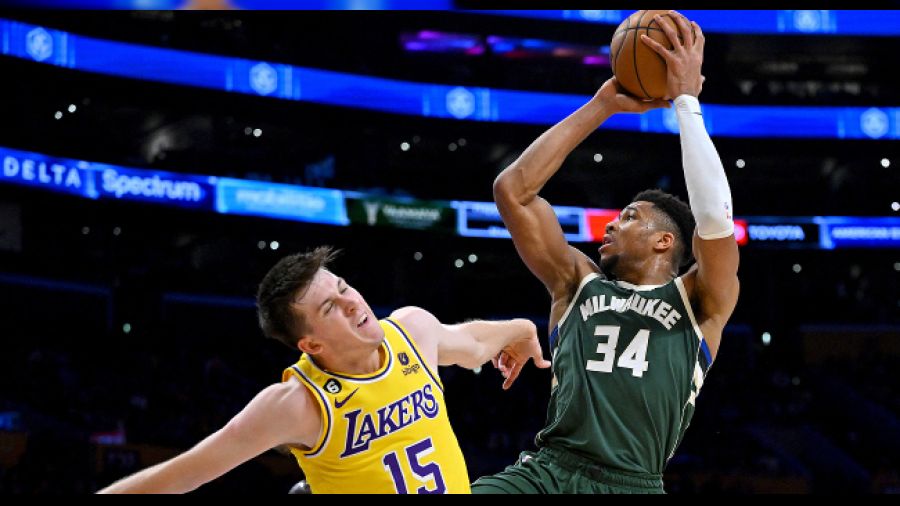 Bucks'tan art arta 9. galibiyet