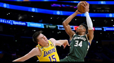Bucks'tan art arta 9. galibiyet