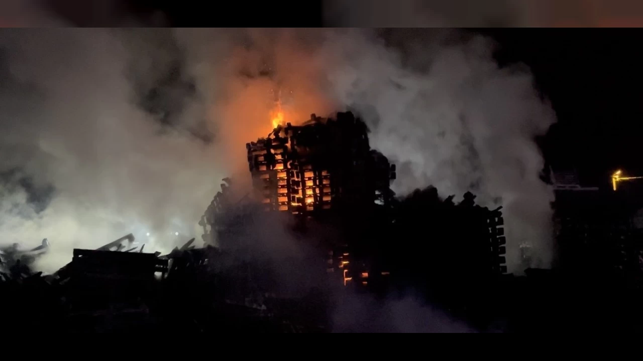 Bursa'da palet fabrikas�nda korkutan yang�n