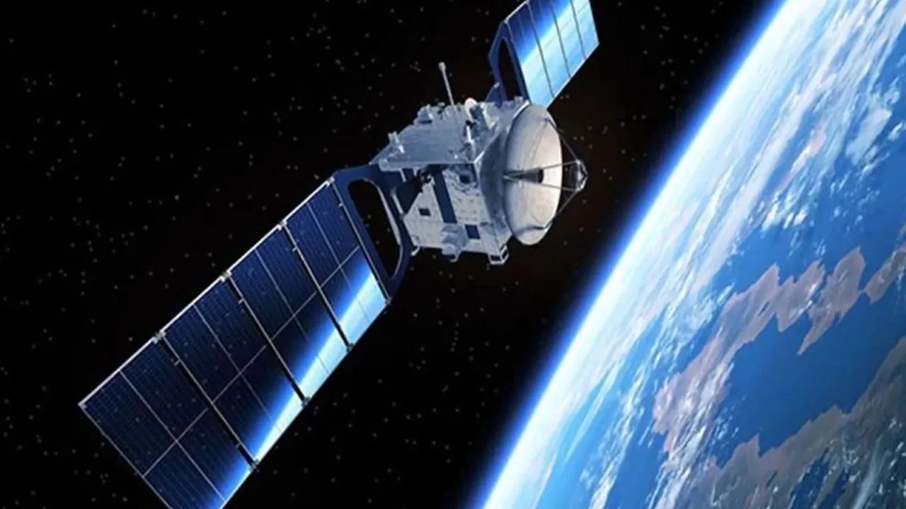 in, 'Tiening-1' test uydusunu frlatt