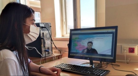 Çocuğunuza sürekli olumsuz haberleri izletmeyin