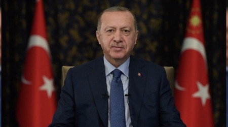 "Denetimsiz sosyal medya demokrasiyi tehdit ediyor"