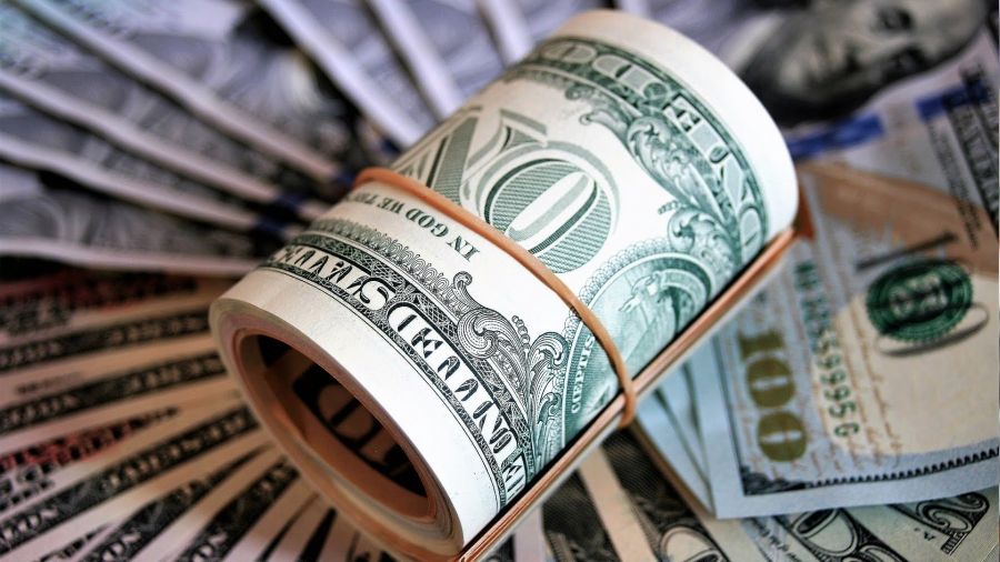 Dolar rekora doymuyor