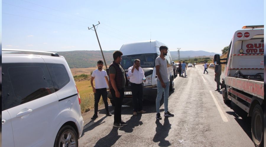 Düğün konvoyunda zincirleme kaza: 8 yaralı