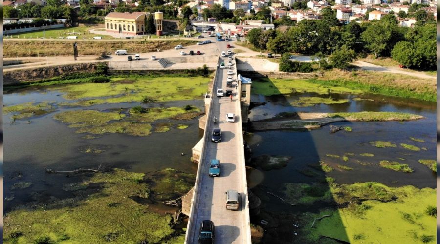 Edirne'de nehirlerde adacıklar oluştu