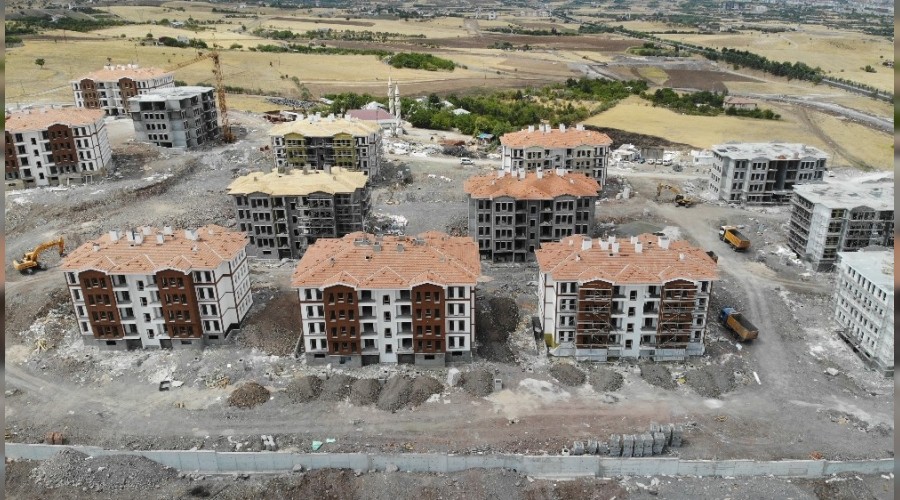 Elazığ'da hem yıkımlar hem de yapımlar hızla sürüyor