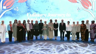 Emine Erdoğan Antalya'da lider eşleriyle sergi gezdi