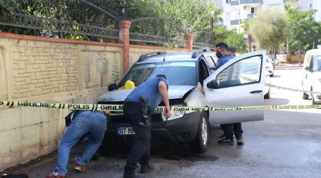 Eski kız arkadaşının aracını benzin döküp yaktı