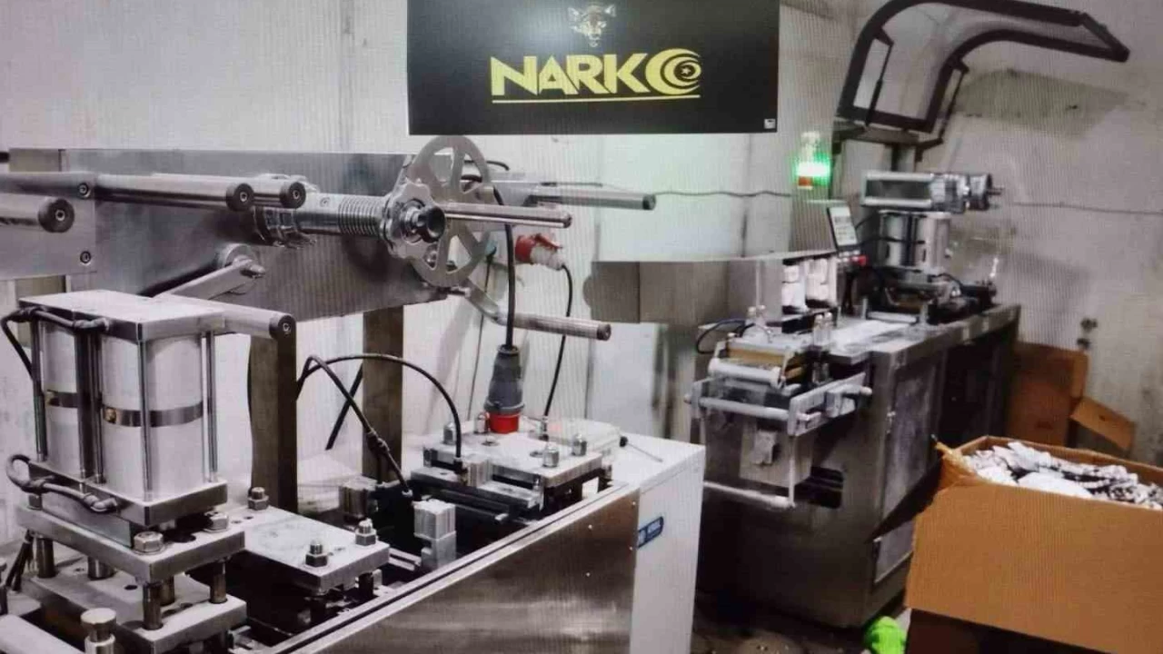 Eski tavuk �iftli�inde uyu�turucu imalathanesi kurmu�lar