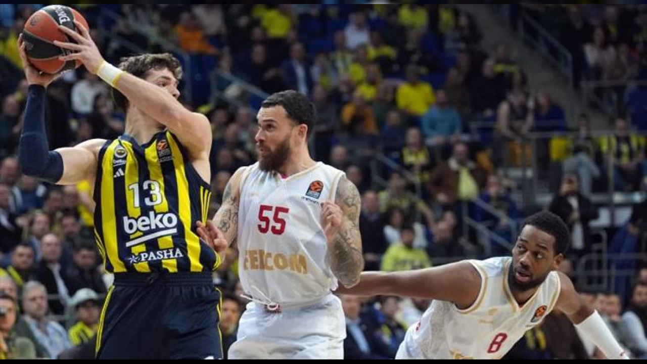 Fenerbahçe evinde farklı mağlup oldu