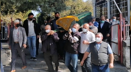Genç öğretmen korona virüse yenildi