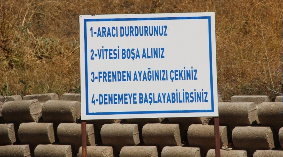 Gizemli yol ilgi çekiyor