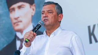 Güvenpark'ta eylem yapan gazi ve şehit yakınlarını ziyaret eden Özel'den çözüm süreci mesajı