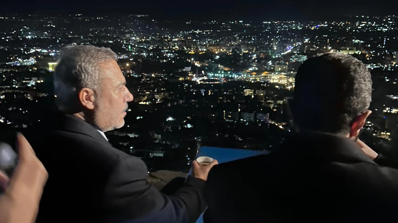 Hakan Fidan, Şera (Colani) ile Kasyun Dağı'nda Şam manzarası izledi