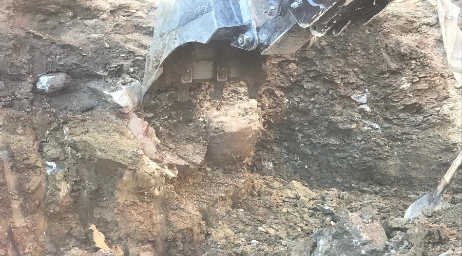 Harfiyat kaldırırken küp çıktı