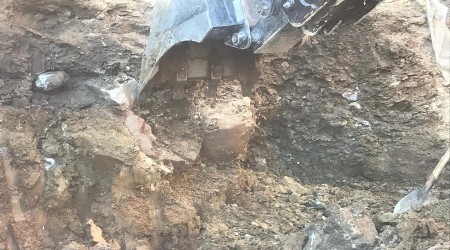 Harfiyat kaldırırken küp çıktı