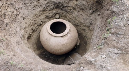 İnsan boyunda dev küp