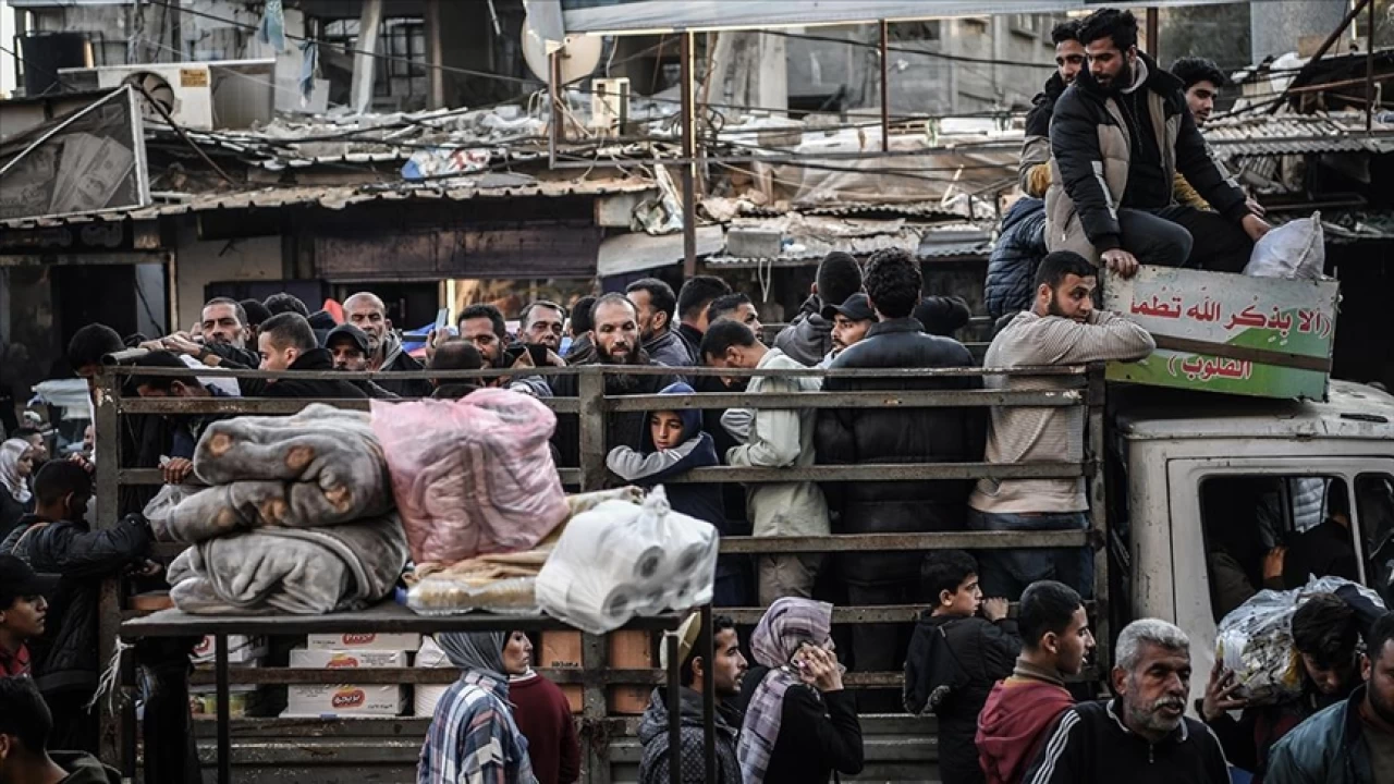 İsrail, yerinden ettiği 2,3 milyon kişiyi Gazze'nin yüzde 14'lük kısmına hapsetmeye çalışıyor