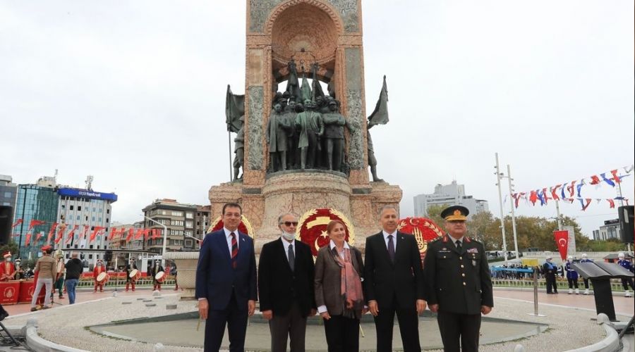 �stanbul'un kurtulu�u Taksim'de kutland�