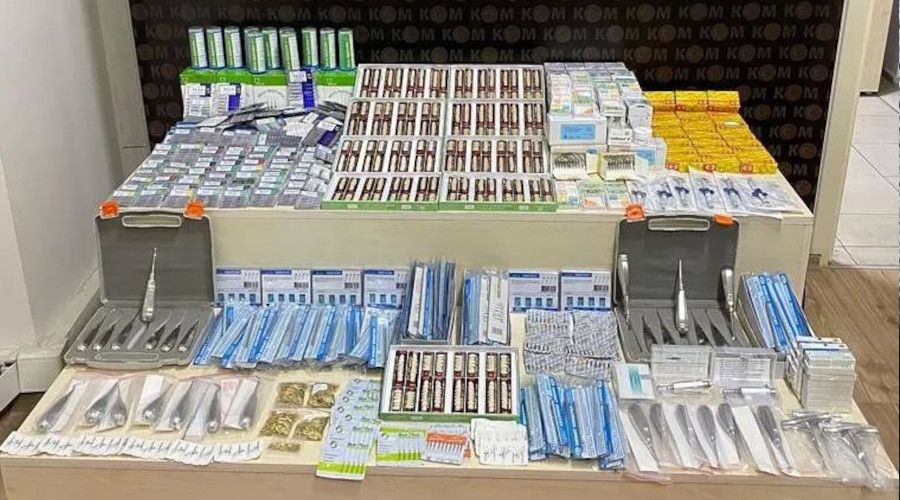 �zmir'de binlerce adet ka�ak t�bbi malzeme ele ge�irildi