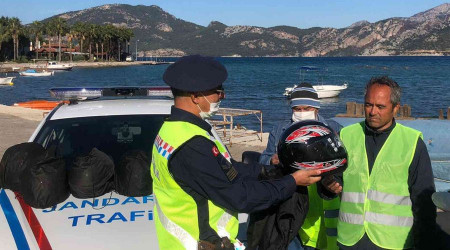 Jandarmadan motosiklet sürücülerine 'Kask' dağıtımı
